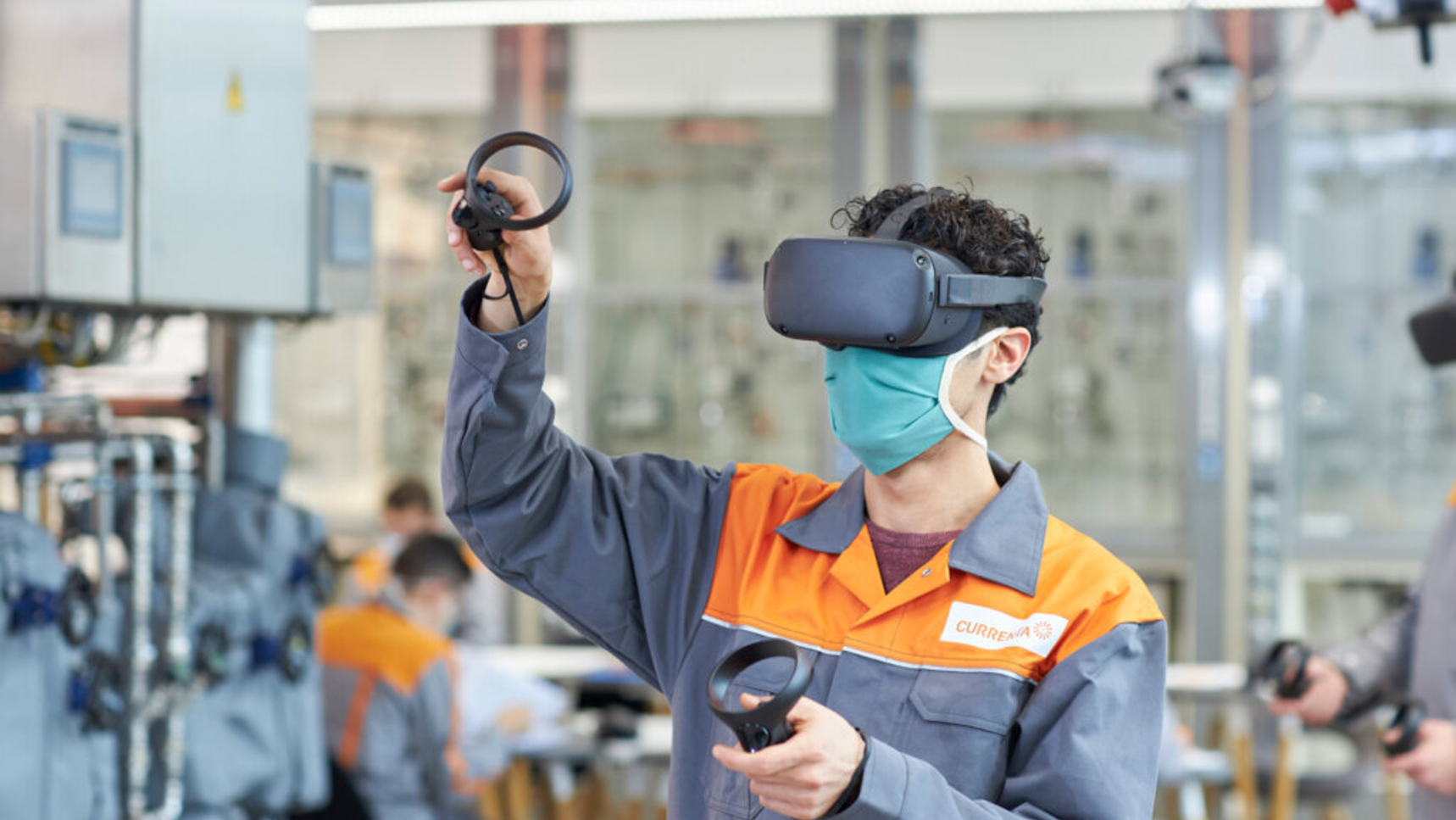 Currenta trainee tests our virtual plant right next to the real one wearing VR hardware